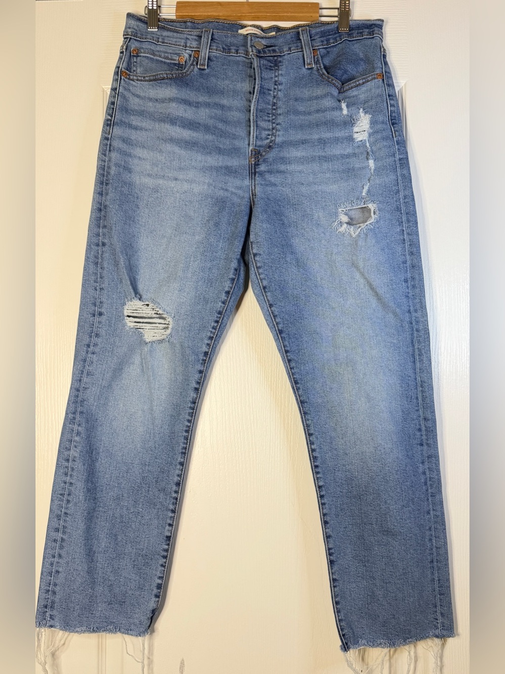 Levi’s Premium Wedgie Straight Jeans W32 L28 Light Blue Distressed Raw Hem